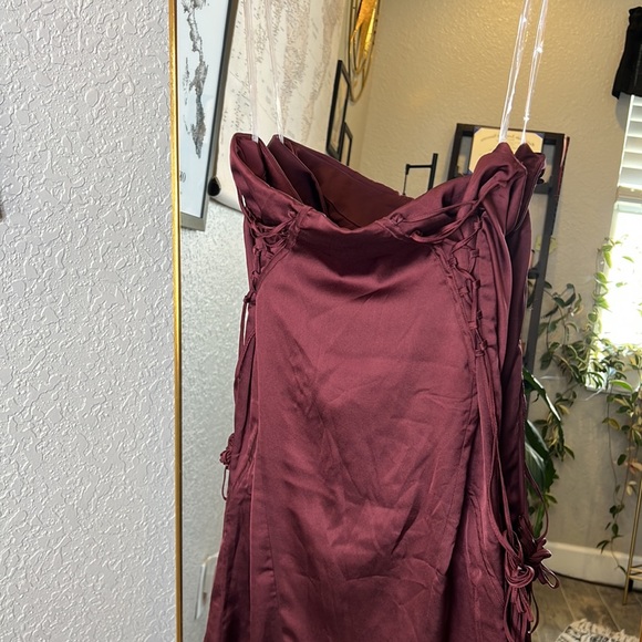 House of CB ‘Sidonie’ Wine Satin Lace Up Skirt NWOT - Picture 6 of 9